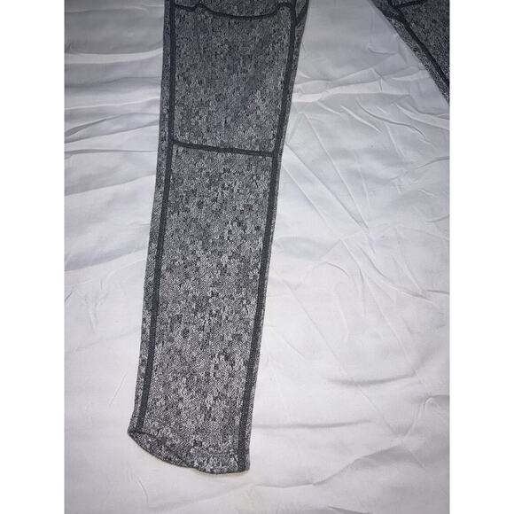 Gymshark Dry Management Fleur Texture Leggings Size Small Gray White Full Length - Picture 2 of 12